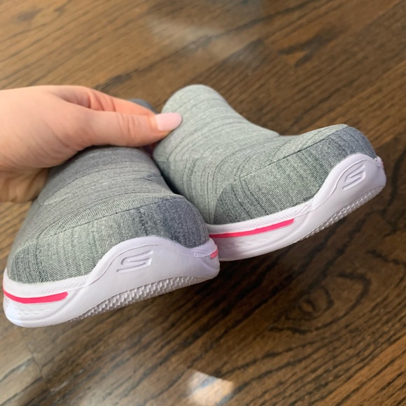 New Skechers Go Walk 4 Gray & Pink Girls Size 2 - Picture 9 of 13